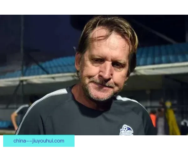 南特经历三次换帅后孔布阿雷带队惊险保级成功