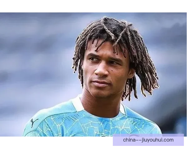 曼城正式宣布续约后卫阿克至2027年 力保防线稳定